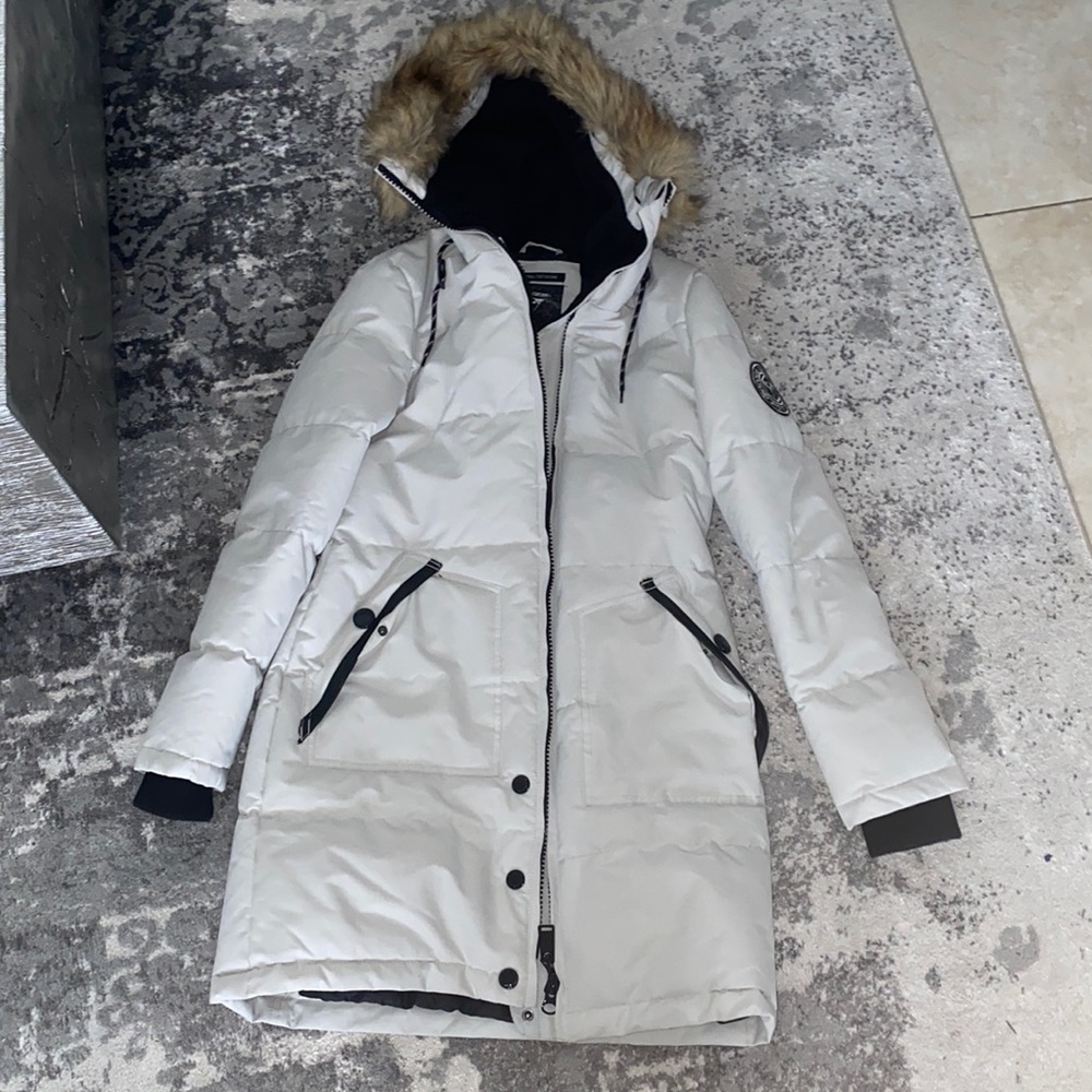 Women's White Hooded Puffer Coat